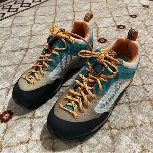 Garmont Women’s Dragontail Shoes, Teal Orange Brown Women’s Size 7.5 US Vibram